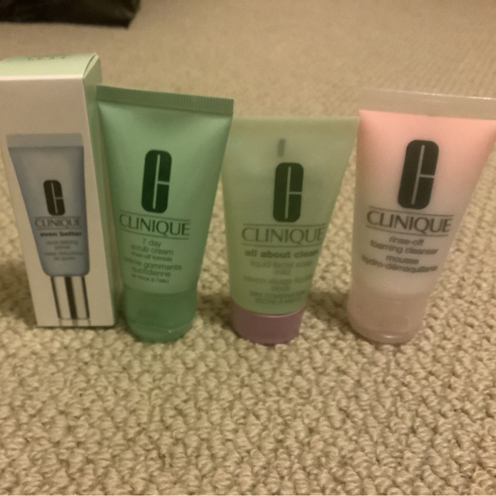 Clinique Skincare Set - Even Better Pore Defying Primer, scrub 
, cleanser